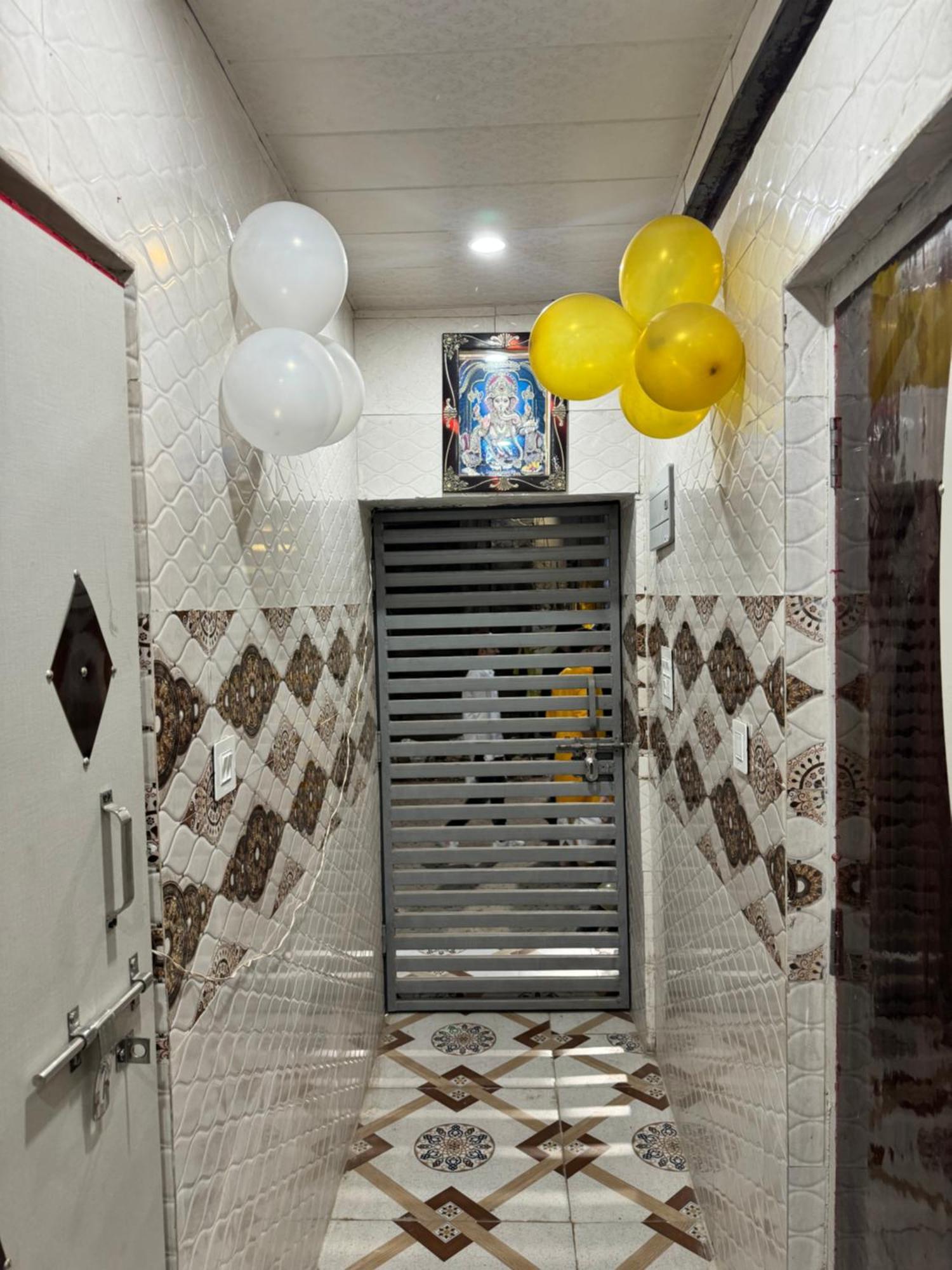 Pakhi Residency Hotel Vrindavan Bagian luar foto