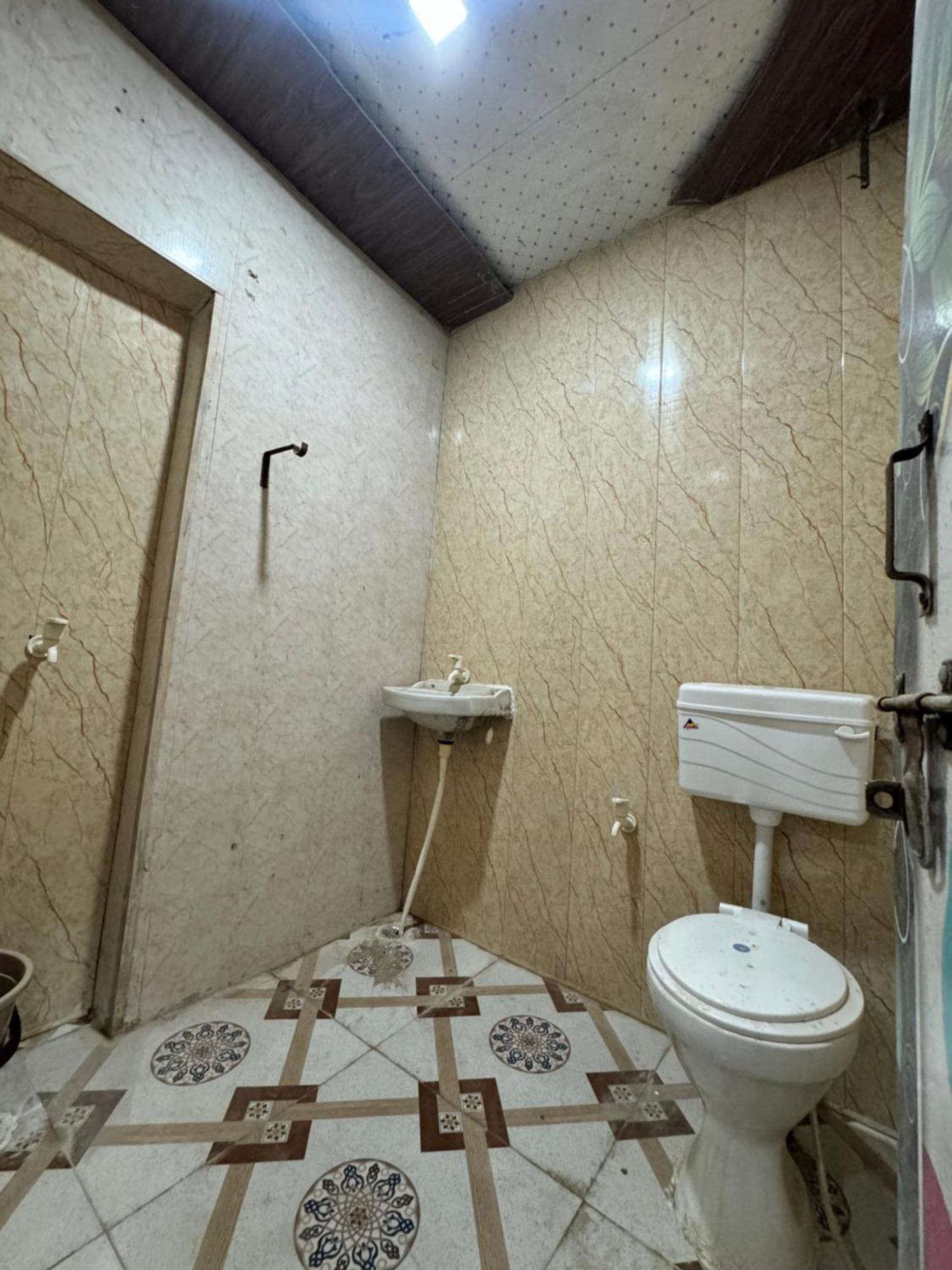 Pakhi Residency Hotel Vrindavan Bagian luar foto