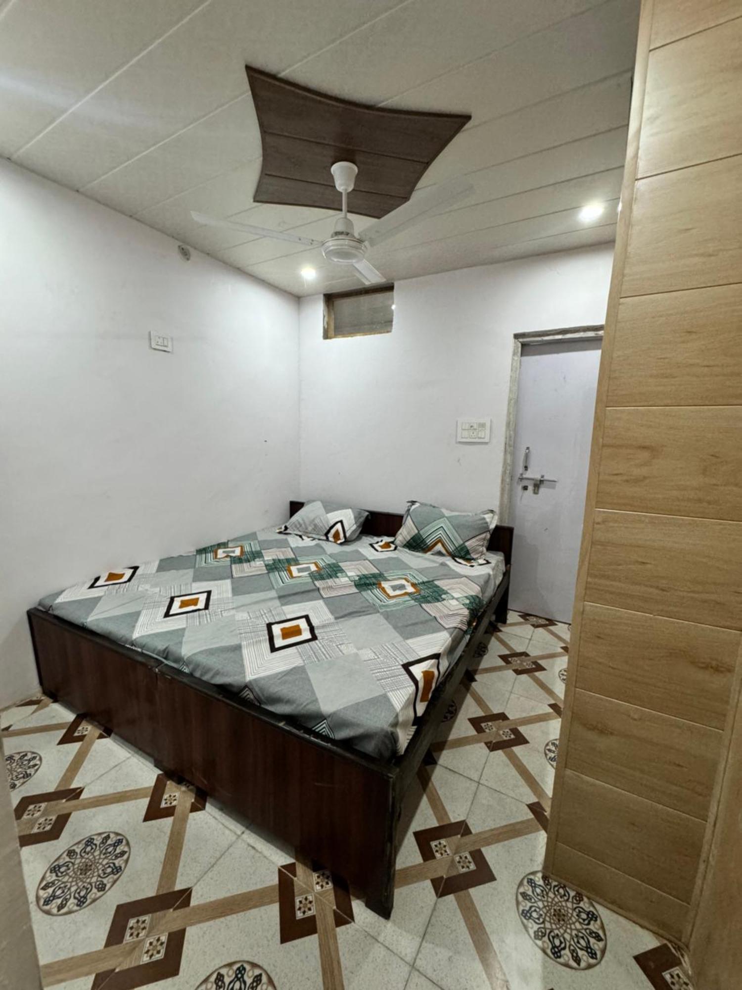 Pakhi Residency Hotel Vrindavan Bagian luar foto
