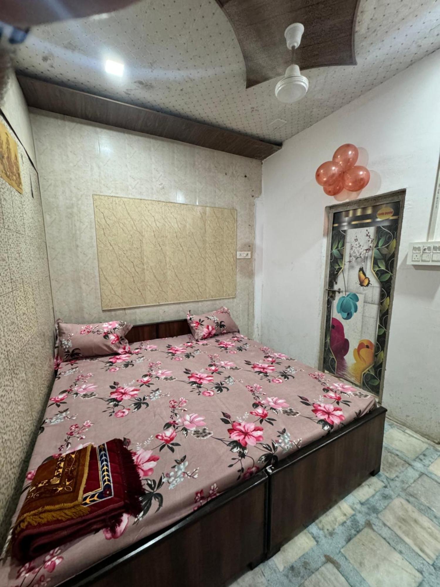 Pakhi Residency Hotel Vrindavan Bagian luar foto